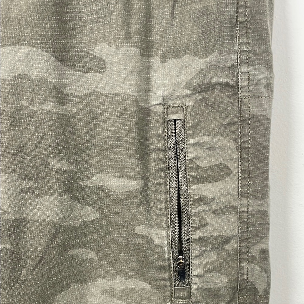Vuori Ripstop Duraterra Slim Fit Hiking Women's XL Camo 5 Pocket Cargo Pants - Picture 4 of 10